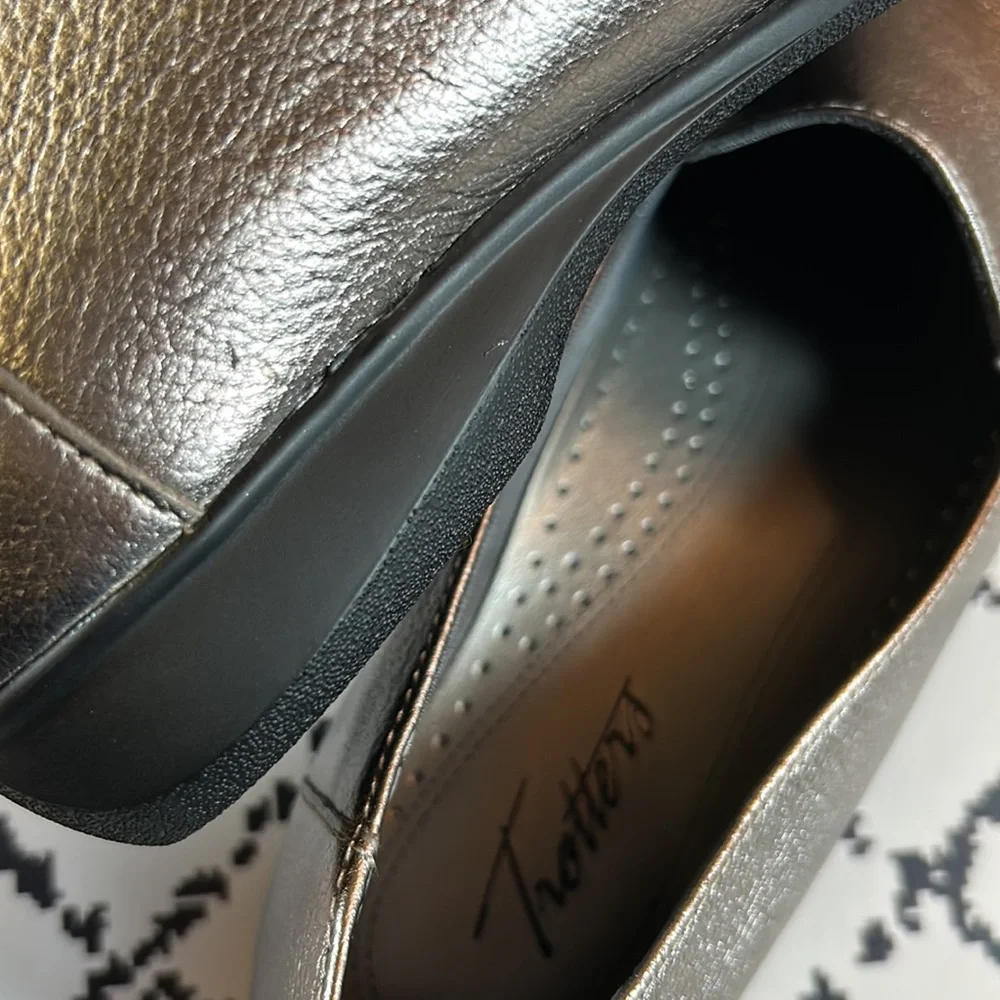 Trotters Metallic Pewter Loafers